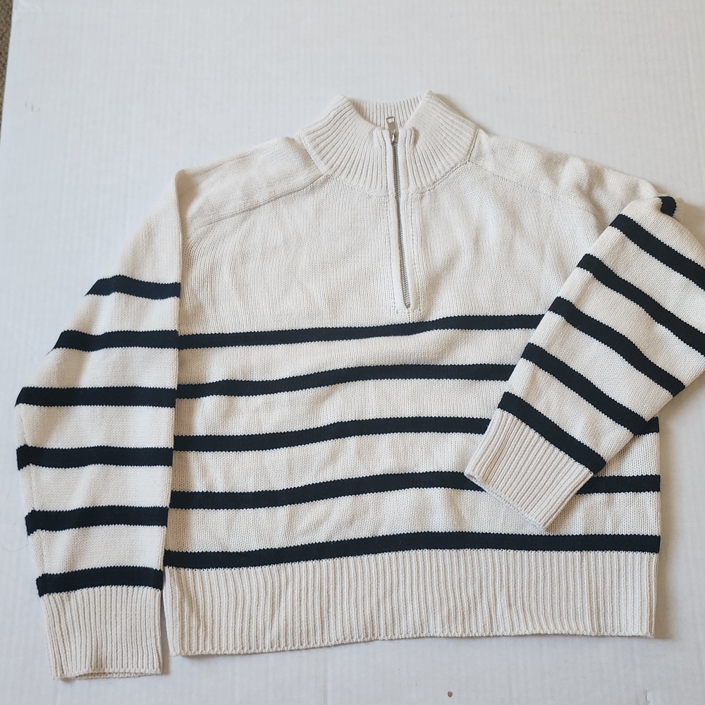 Tahari Zip Up Sweater in Cream and Black